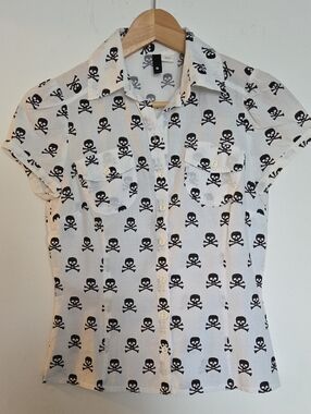 Vintage Skull & Crossbones Petite Cap Sleeve Button Up